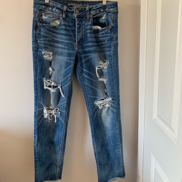 American Eagle / Distressed / Tomgirl / Jeans